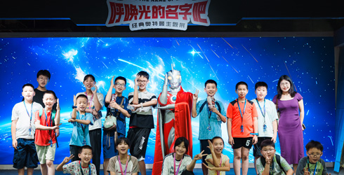 孩子们和奥特曼来了一场“零距离”互动！梅奔中心这场公益活动太暖了